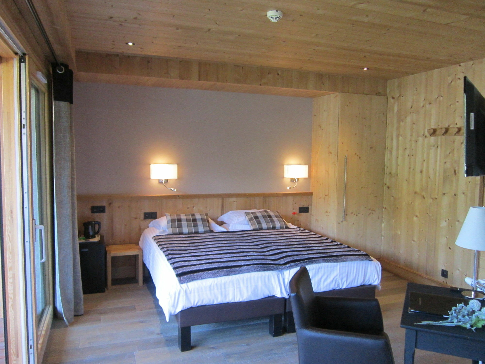 Logis Hotel Gai Soleil Samoëns Esterno foto